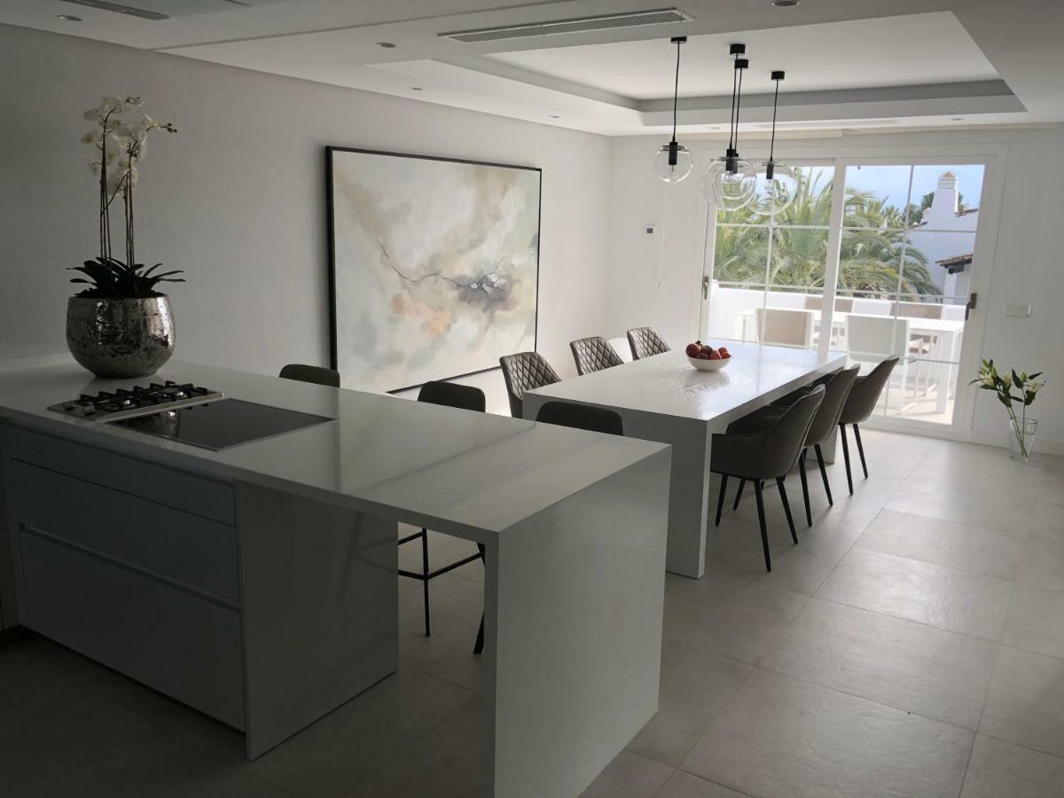 Modern Apartment Puente Romano Марбелья Экстерьер фото