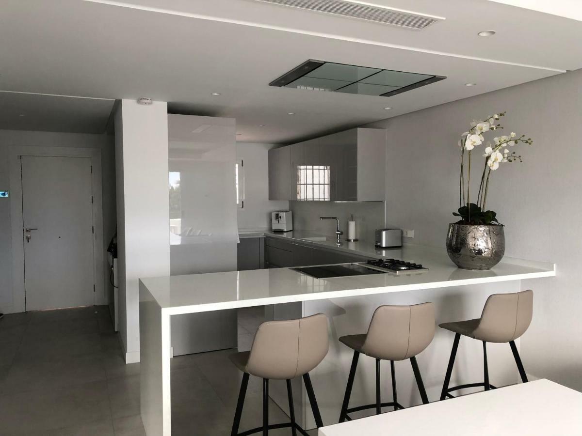 Modern Apartment Puente Romano Марбелья Экстерьер фото